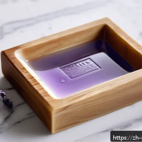 천연비누 유기농 비누의 장점 - A serene bathroom scene featuring a rustic wooden soap dish holding a handmade natural organic soap ...