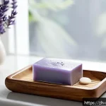 천연비누 아로마 테라피 - A serene bathroom scene showcasing a natural soap bar made with organic plant extracts, placed on a ...